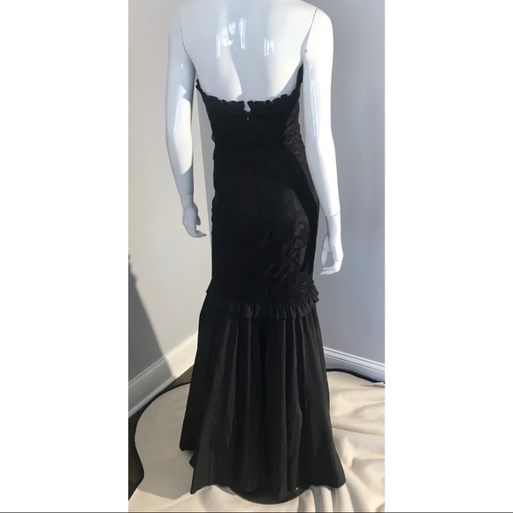 Strapless black evening gown - Picture 3 of 13